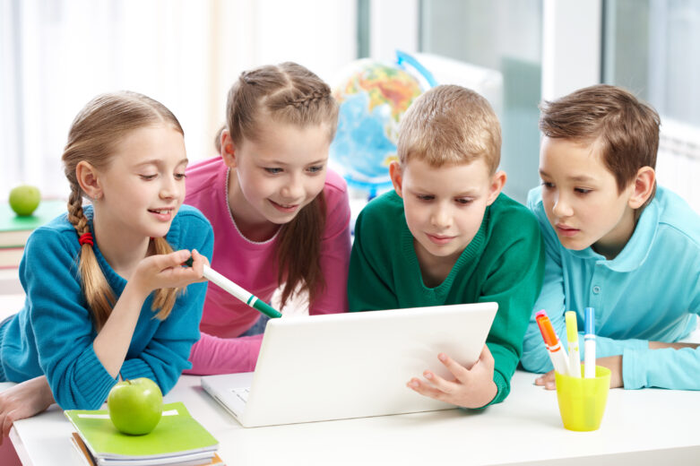 deca-bezbednost-na-internetu-edukacija-roditeljstvo
